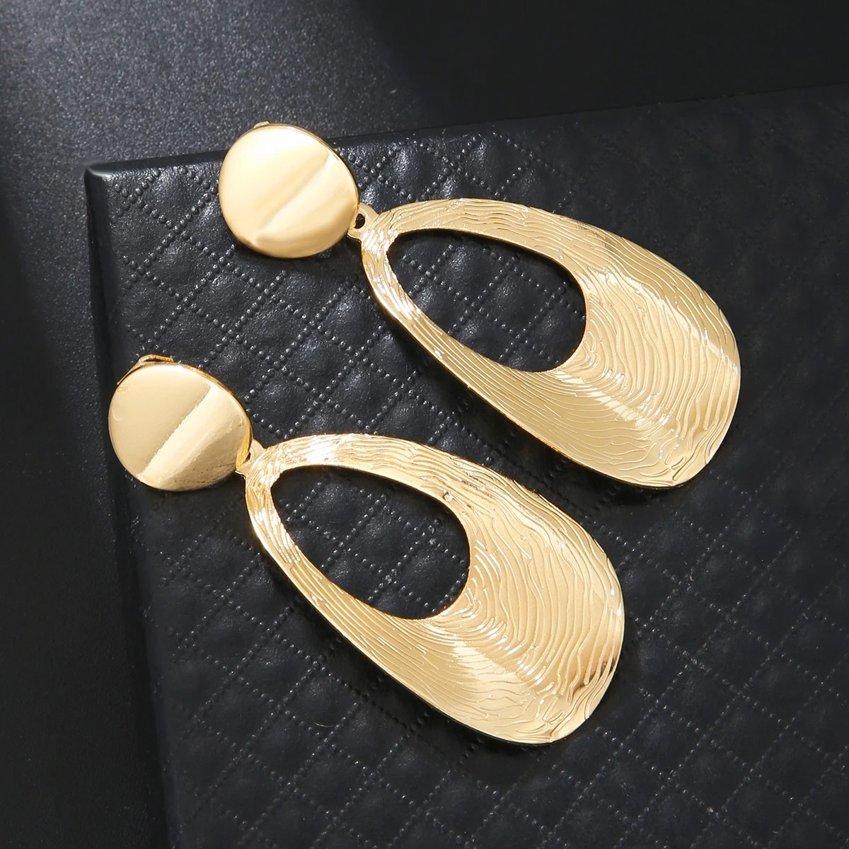 Vintage Metal Water-Drop Clip-On Earrings