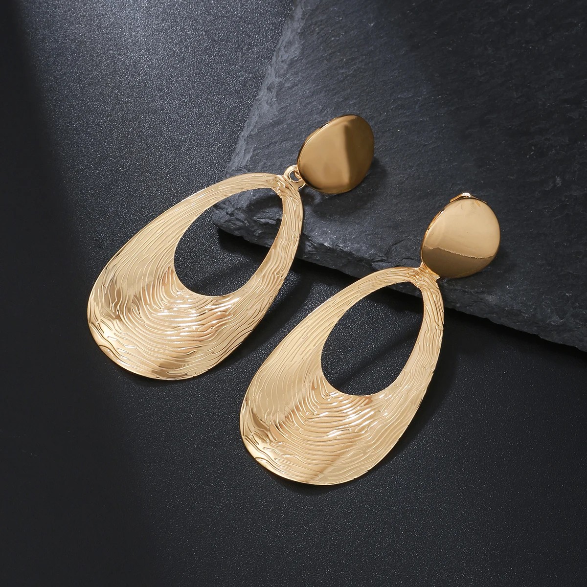 Vintage Metal Water-Drop Clip-On Earrings