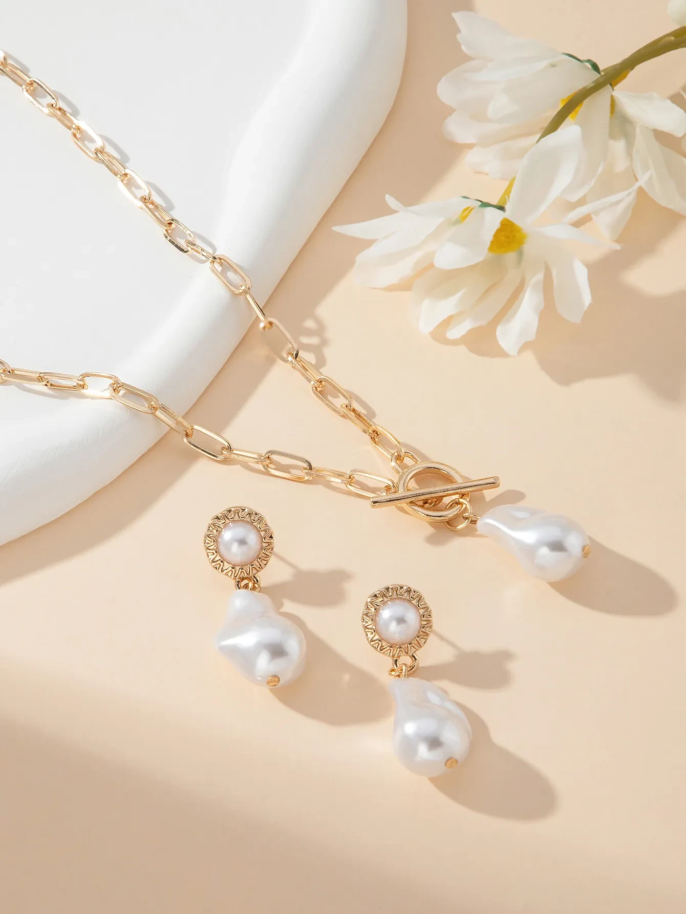 Retro Baroque Pearl Pendant Necklace Ear Stud 2-piece Set