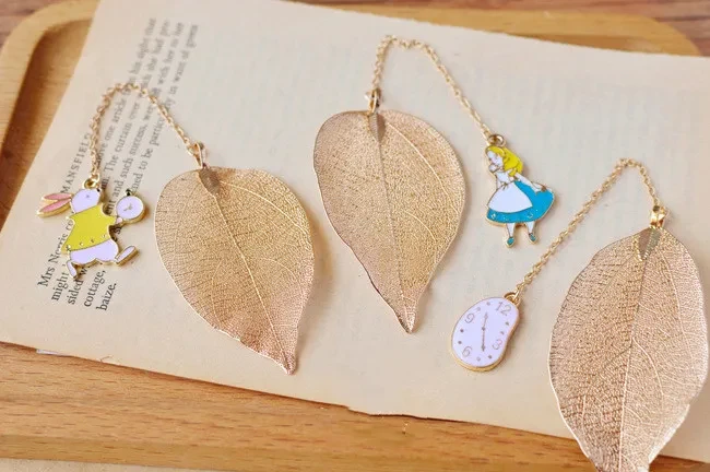 Fashion Creativity Alice Rabbit Clock Leaf Bookmark