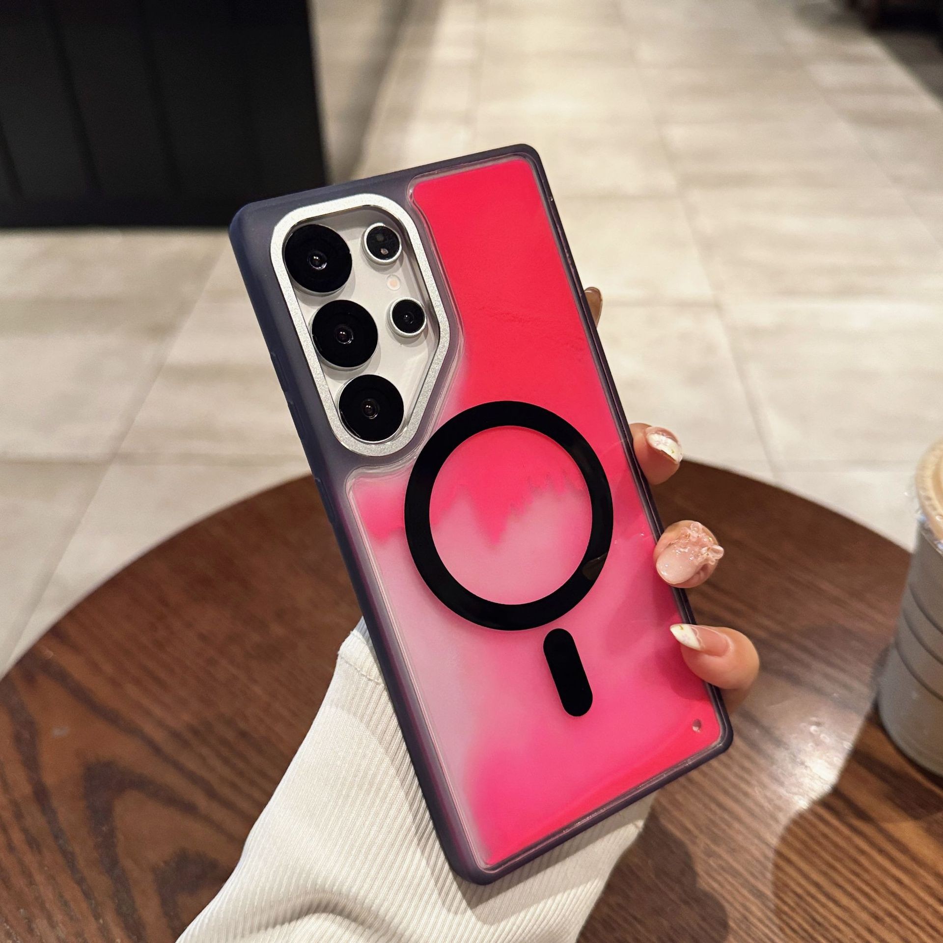 Luminous Quicksand S25Ultra Magnetic Suction Phone Case