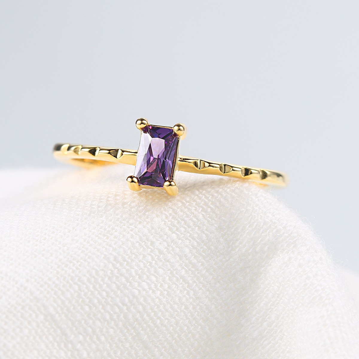 Women's Simple Inlaid Purple Zircon Thin Ring