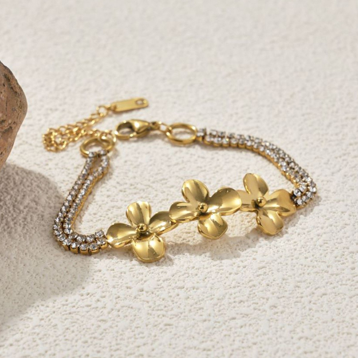 Light Luxury 18K Gold Plated Stainless Steel Flower Bracelet