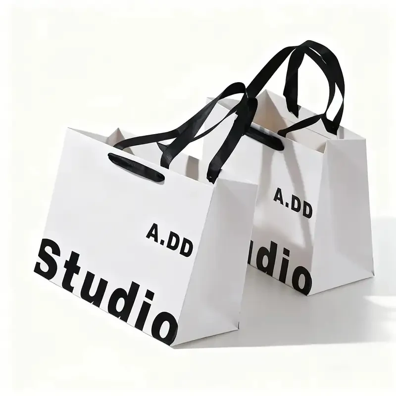 Custom Minimalist Tote Bag  High-Quality Paper Gift Bag for Customization and Versatile Packaging Solutions