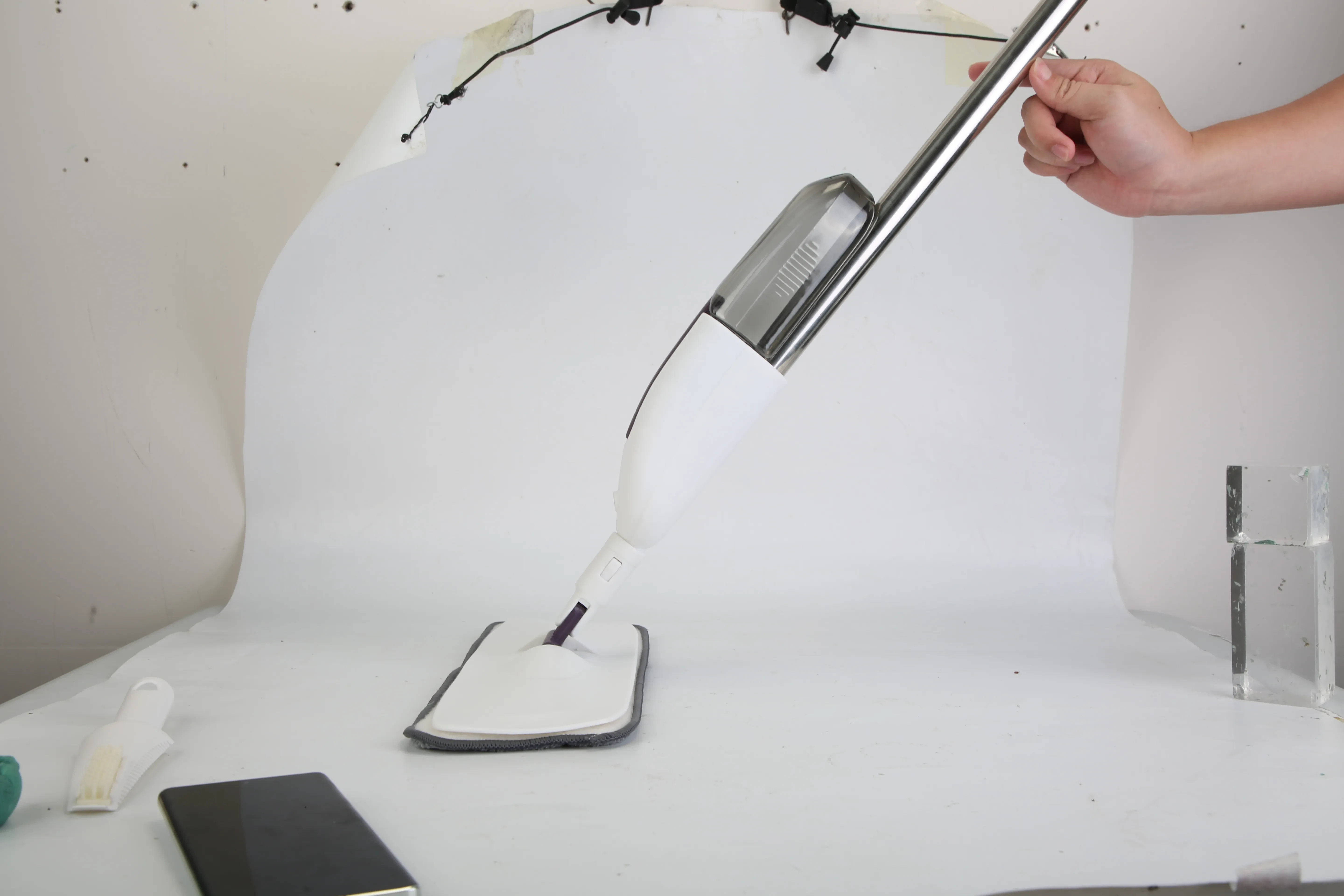 1Set Spray Mop With 3 Machine Washable Microfiber Pads 12OZ Refillable Water Bottle Wet Dry Use Microfiber Mop For Hardwood Ceramic Tiles Laminate Floor Cleaning Commercial Home Use