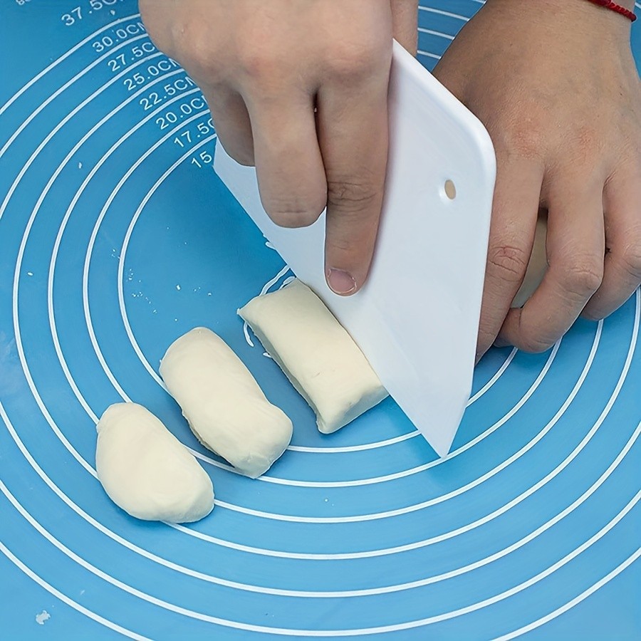 WIEZ Plastic Dough Scraper & Pastry Chopper  Essential Cutter for Smooth, Easy Dough Handling