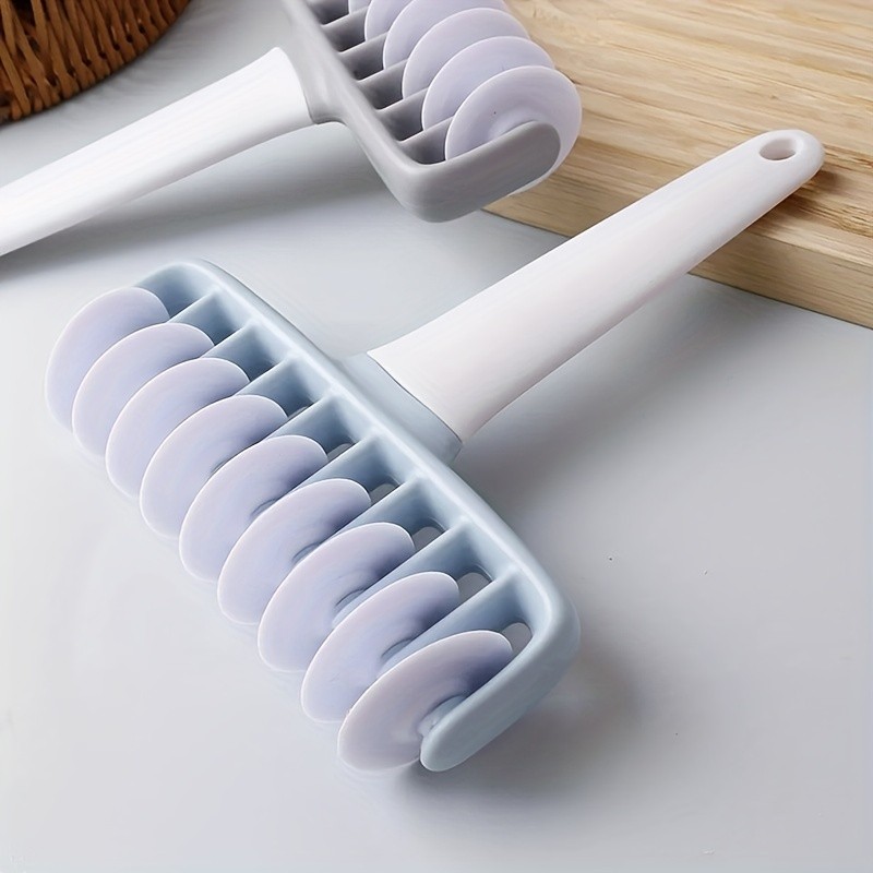 WIEZ Professional Pastry Wheel & Noodle Roller Durable Plastic Cutter for Dough, Pasta and Baking Prep