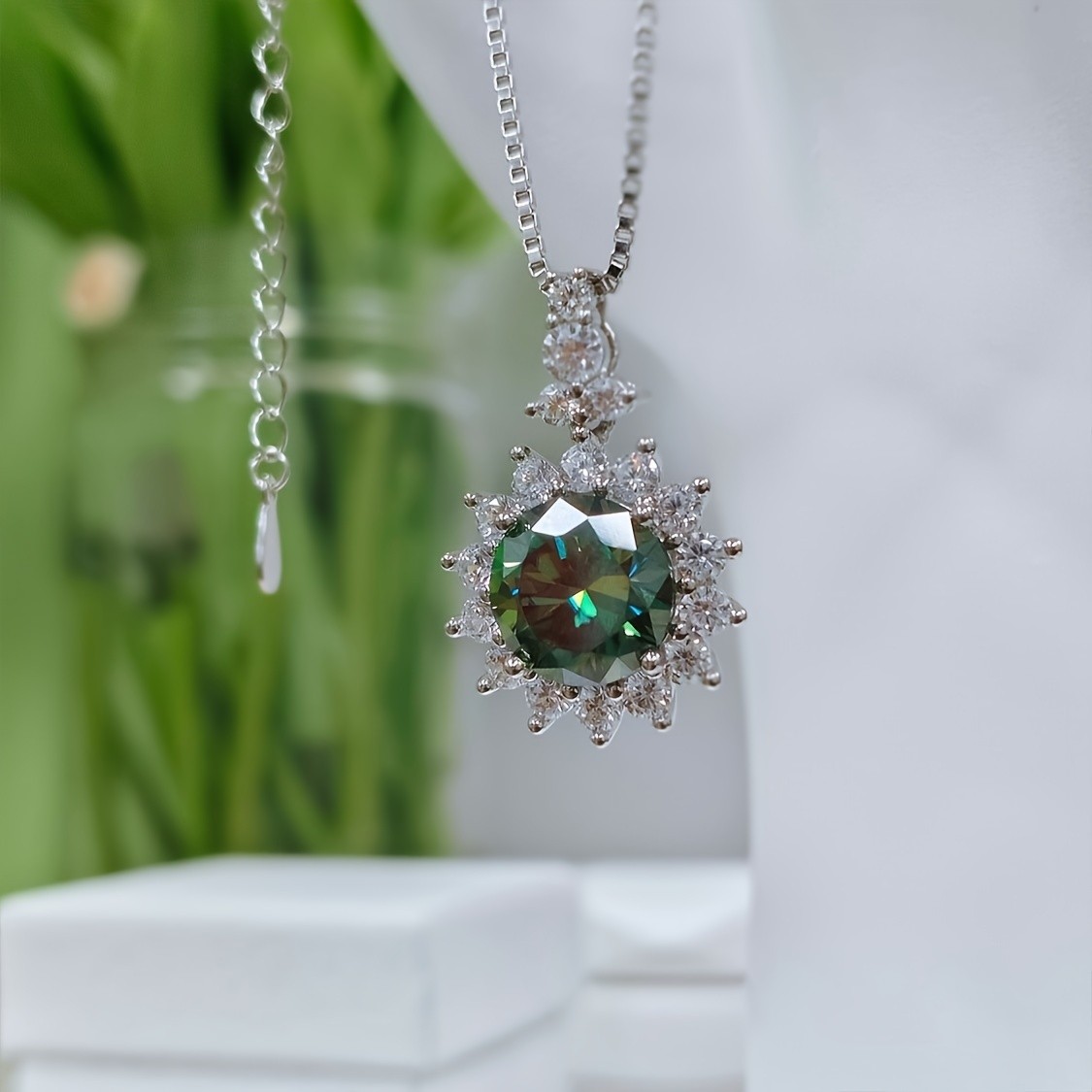 VOPU S925 Sterling Silver Green Moissanite Pendant