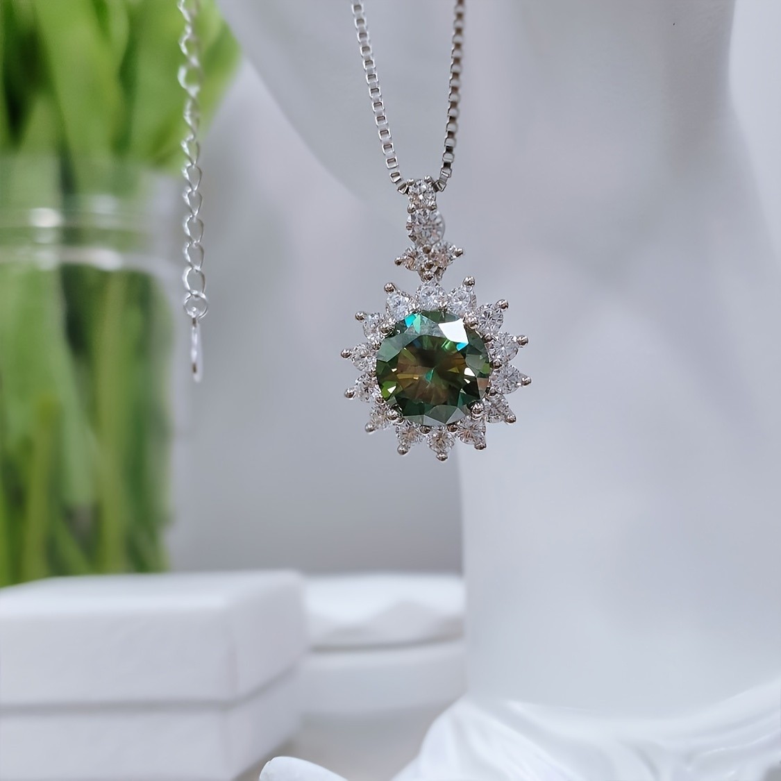 VOPU S925 Sterling Silver Green Moissanite Pendant