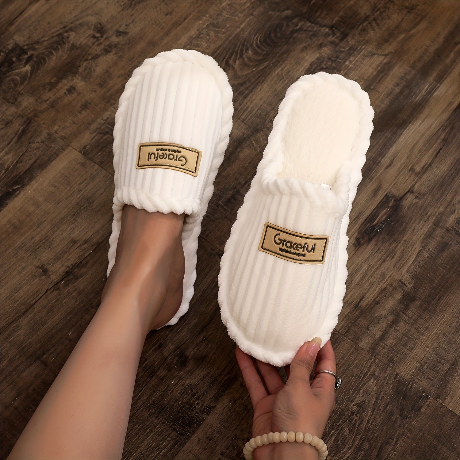 QEEDUOOF EVA Sole Slippers with Corduroy