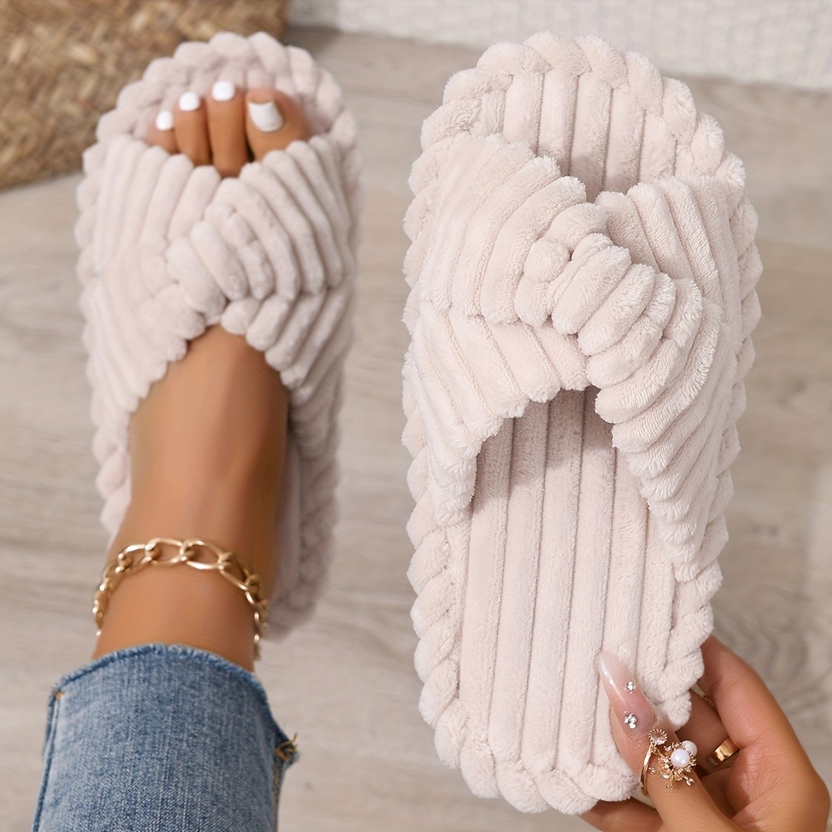 ZOSIVC Unisex Black Slippers