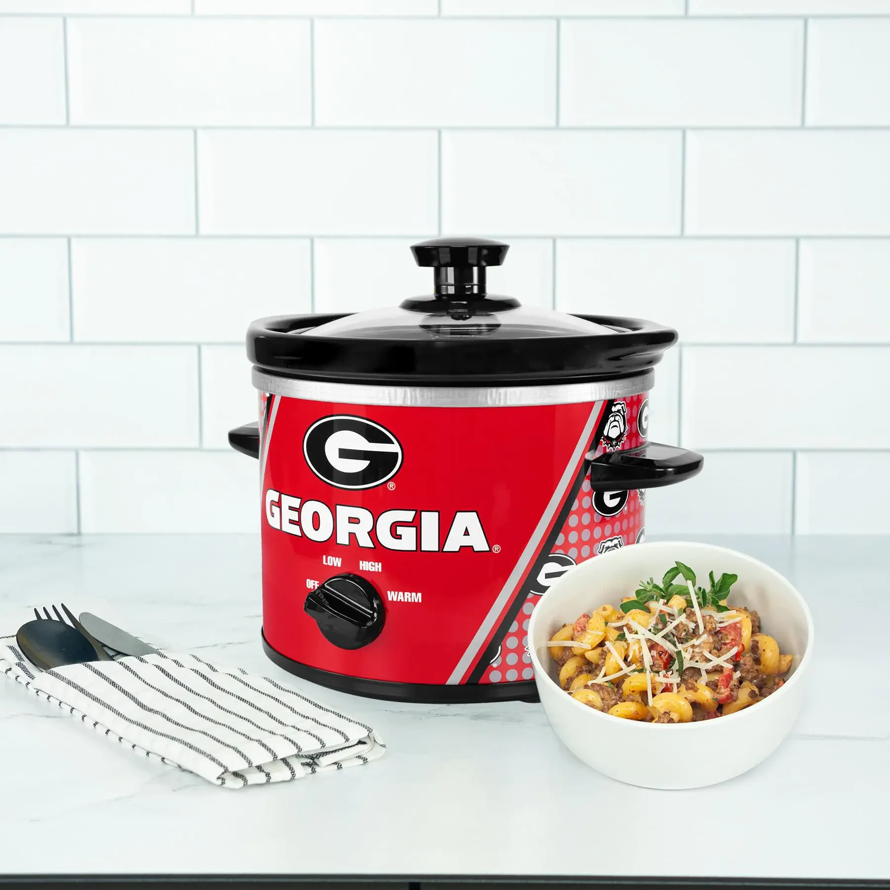Uncanny Brands Georgia Bulldogs 2qt Slow Cooker - Small Kitchen Appliance