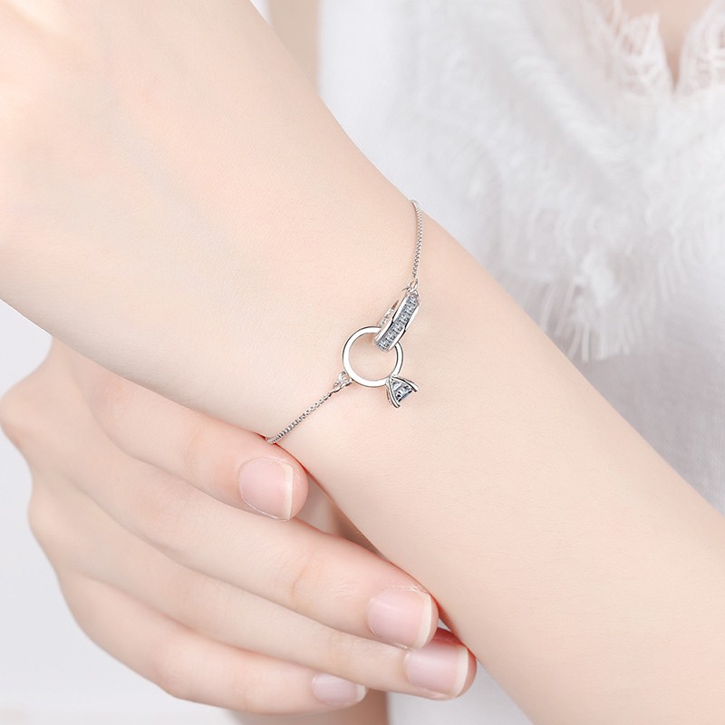 Interlocking Ring Charm Bracelet