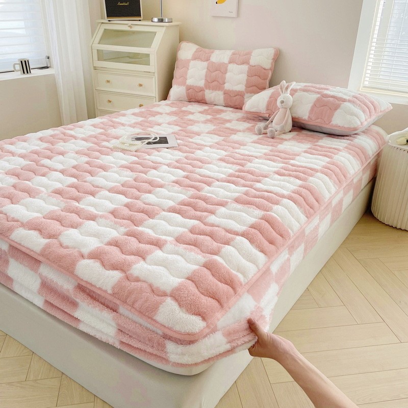 Checkerboard Warm Plush Mattress Cover