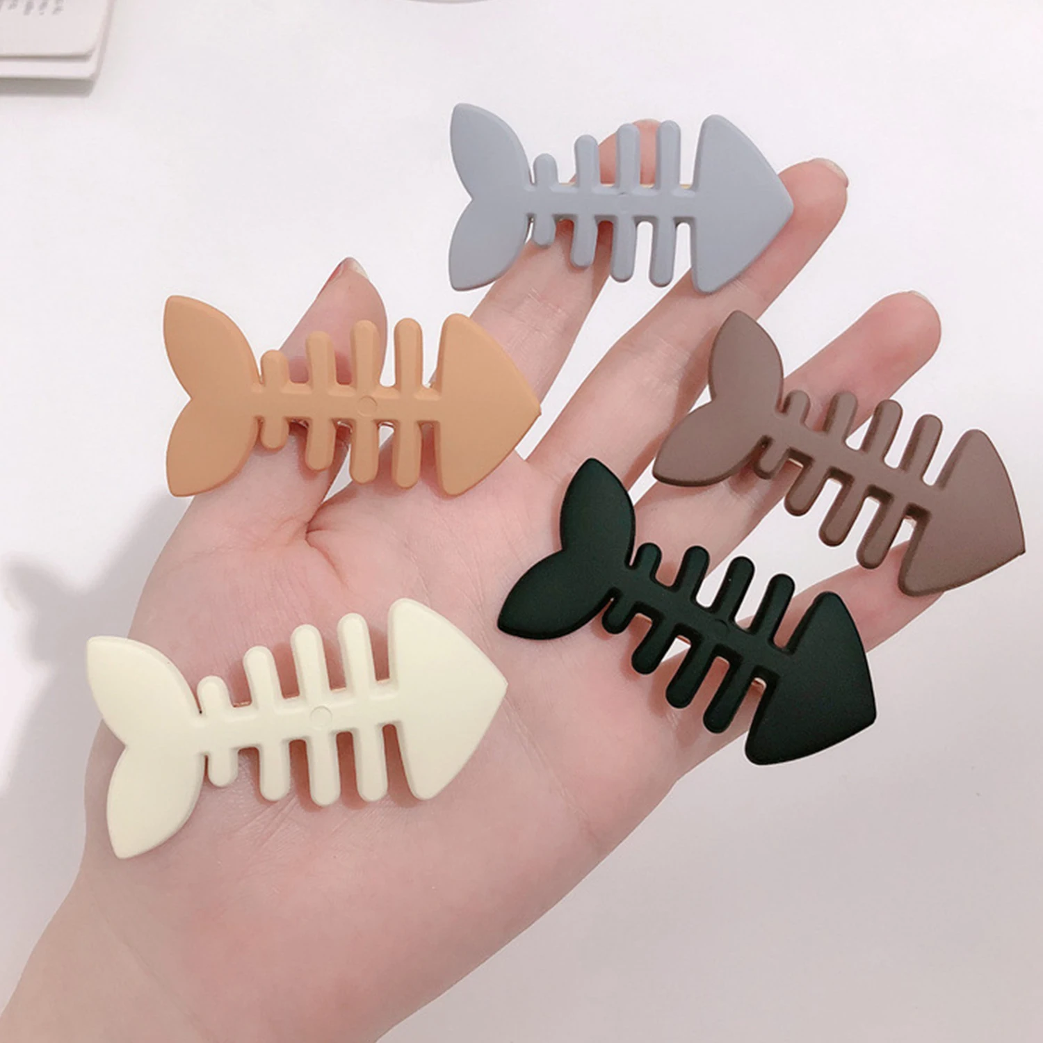 Color: black - Simple Milk Tea Color Fishbone Hairpin Girl Cute Bangs Barrettes Sweet Side Hairgrips Temperament Duckbill Clip Hair Accessories