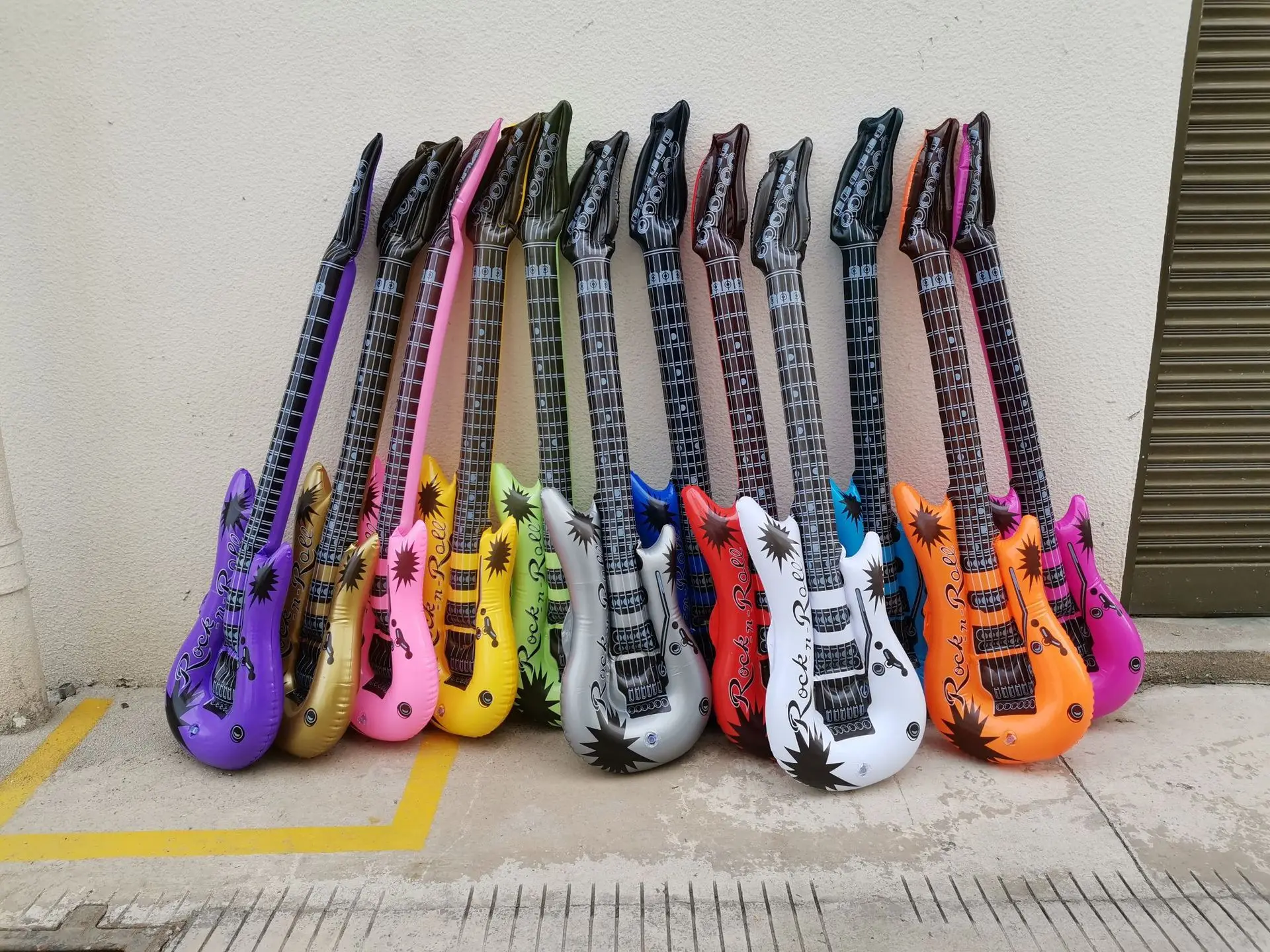 Color: Chocolate - 1pc Guitar Balloon 36inch Inflat Guitar Music Rock Party Decoration 80s 90s Disco Party Supplies