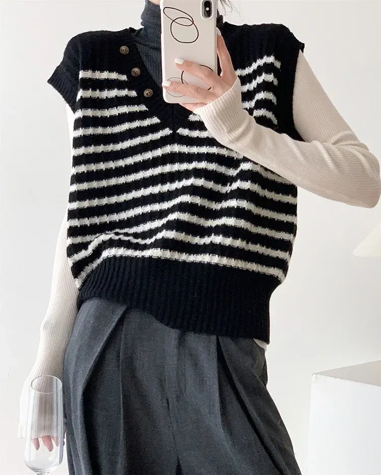 Color: WHITE, Size: One Size - Women Sweater Vest Pullover Jumpers Sleeveless Striped Knitted V Neck Jumper Streetwear Button High Street Y2k Slight Strech