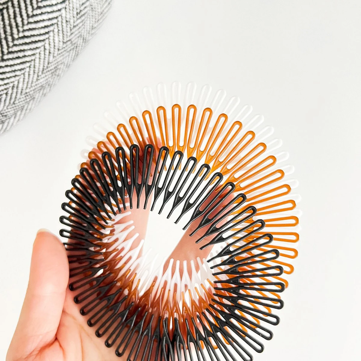 Color: black - Women Invisible Broken Hair Hairpin Adult Tiara Tools Roll Curve Needle Bangs Fixed Insert Comb Professional Styling Accessories