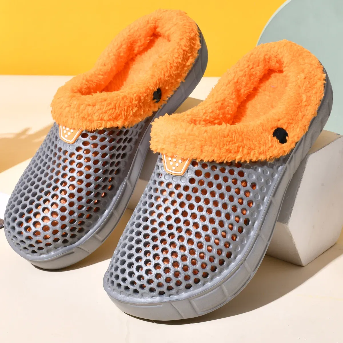 Color: WHITE, Shoe Size: 46 - Couple Style Men's and Women's Cotton Slippers Winter Warm Plus Velvet Thickened Clogs Mule Shoes