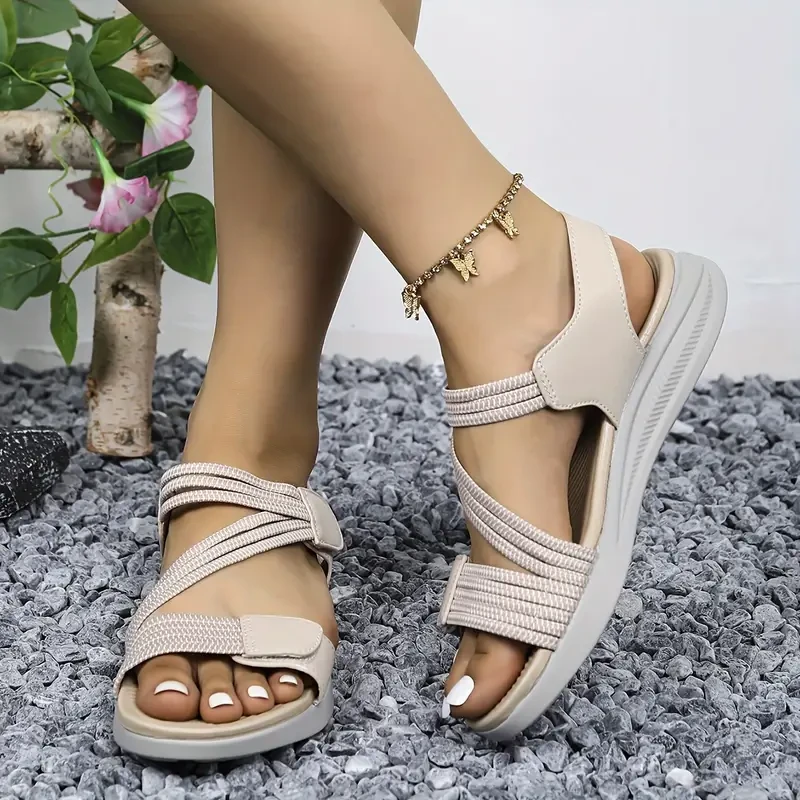 Summer New Fashion Versatile Lightweight Flat Sandals for Women.