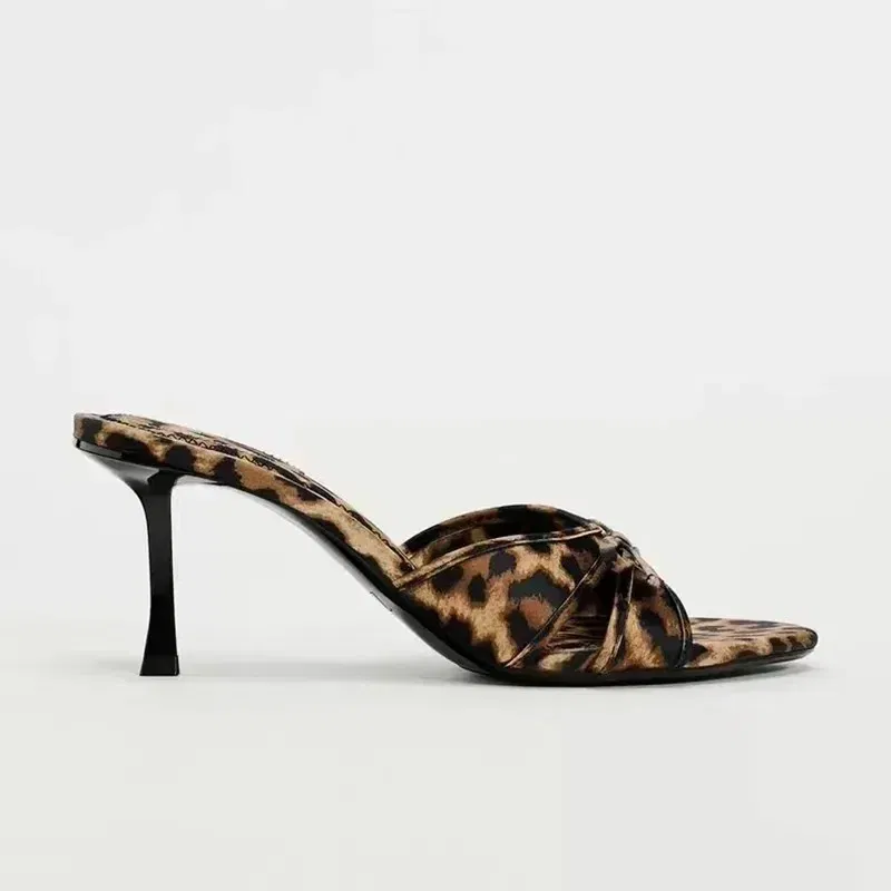 Color: black, Shoe Size: 42 - Slippers for women wearing exquisite summer haute couture with fine straps, French style black cat heel clip toe beach sandals