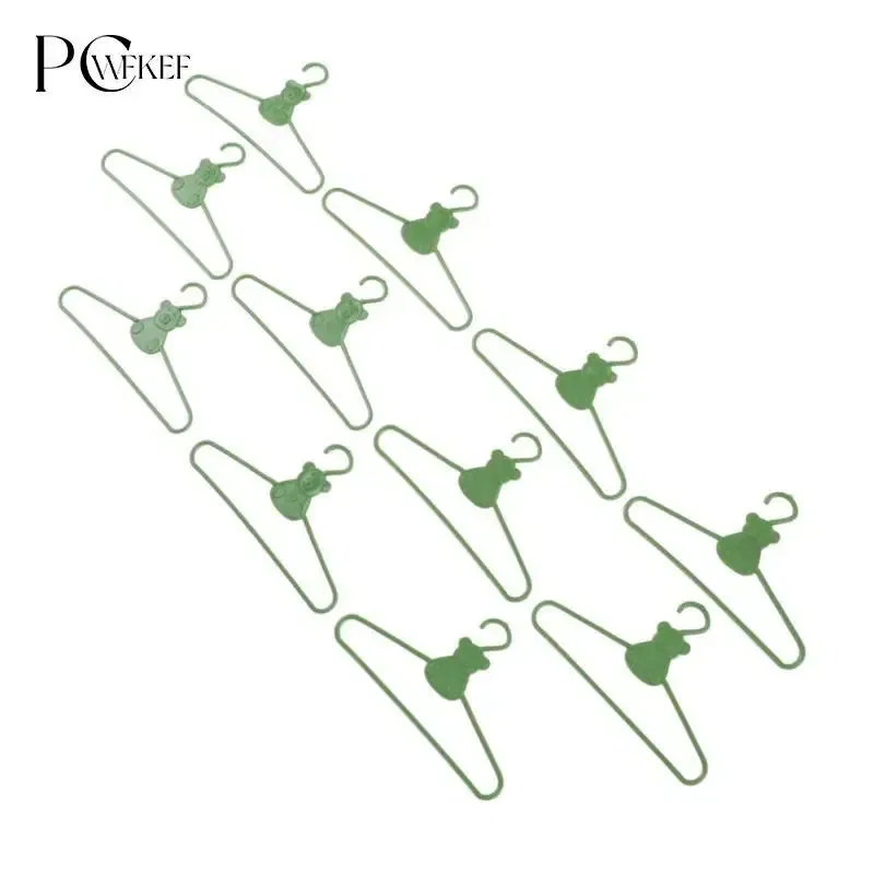 Color: plum - 10/20 PCS / Lot Lovely Green Hangers Mini Cute Wardrobe Dress Coat Clothes Plastic Accessories For Babi Doll Dollhouse Gift Toy