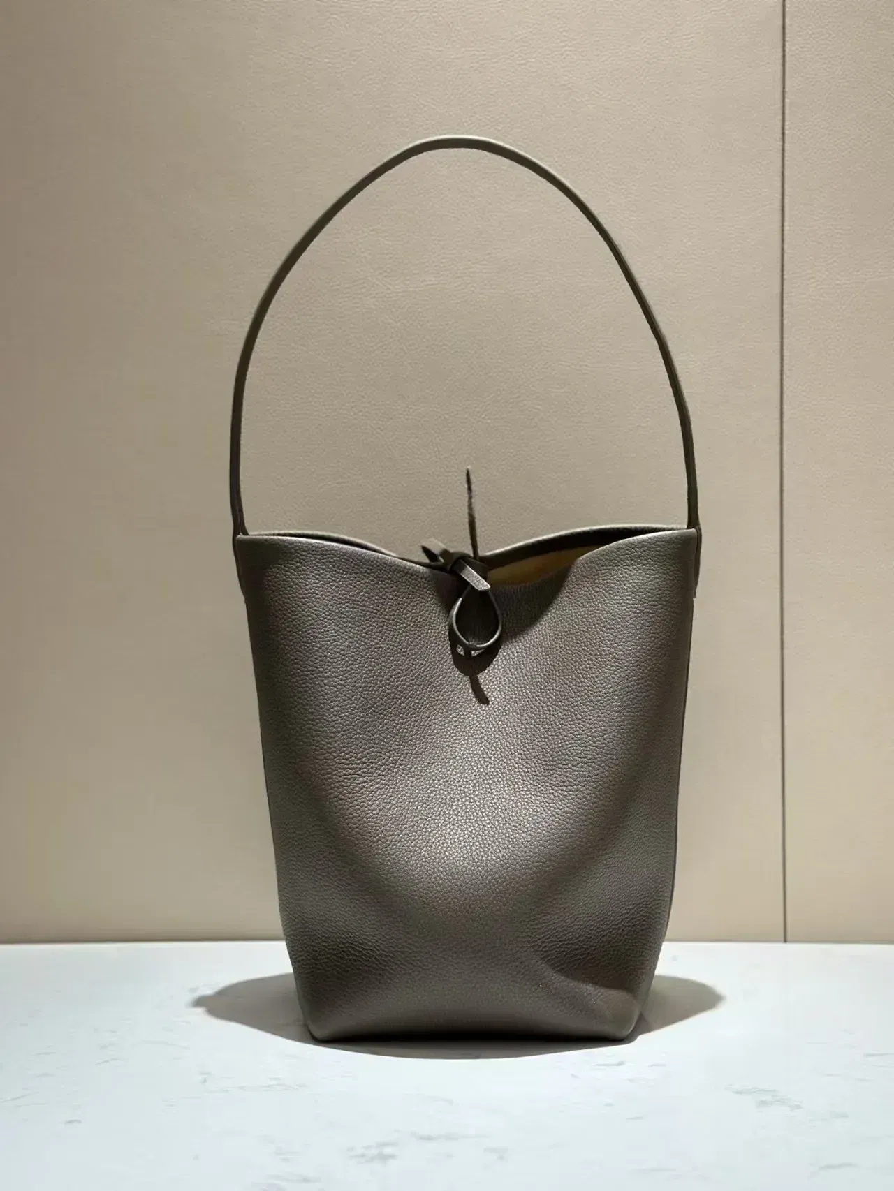 Color: Blue, Size: Extra Large - High Quality Classic Water Bucket Bag Lychee Patterned Top Layer Cowhide Shoulder Bag Women's Commuting Bag Large capacity