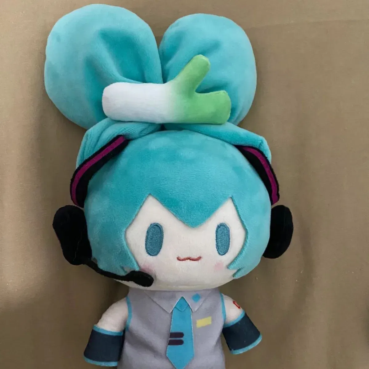 Color: Red - 15cm Hatsune Miku Kawaii Q Version Figure Plush Doll Anime Peripheral Plush Stuffed Toy Collection Model Ornament Toys Gifts