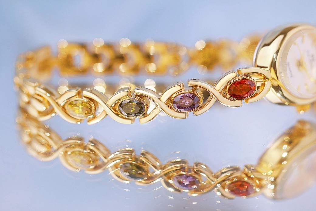 Mid-ancient Fashion Oval Colored Gems Rainbow Light Luxury Watch