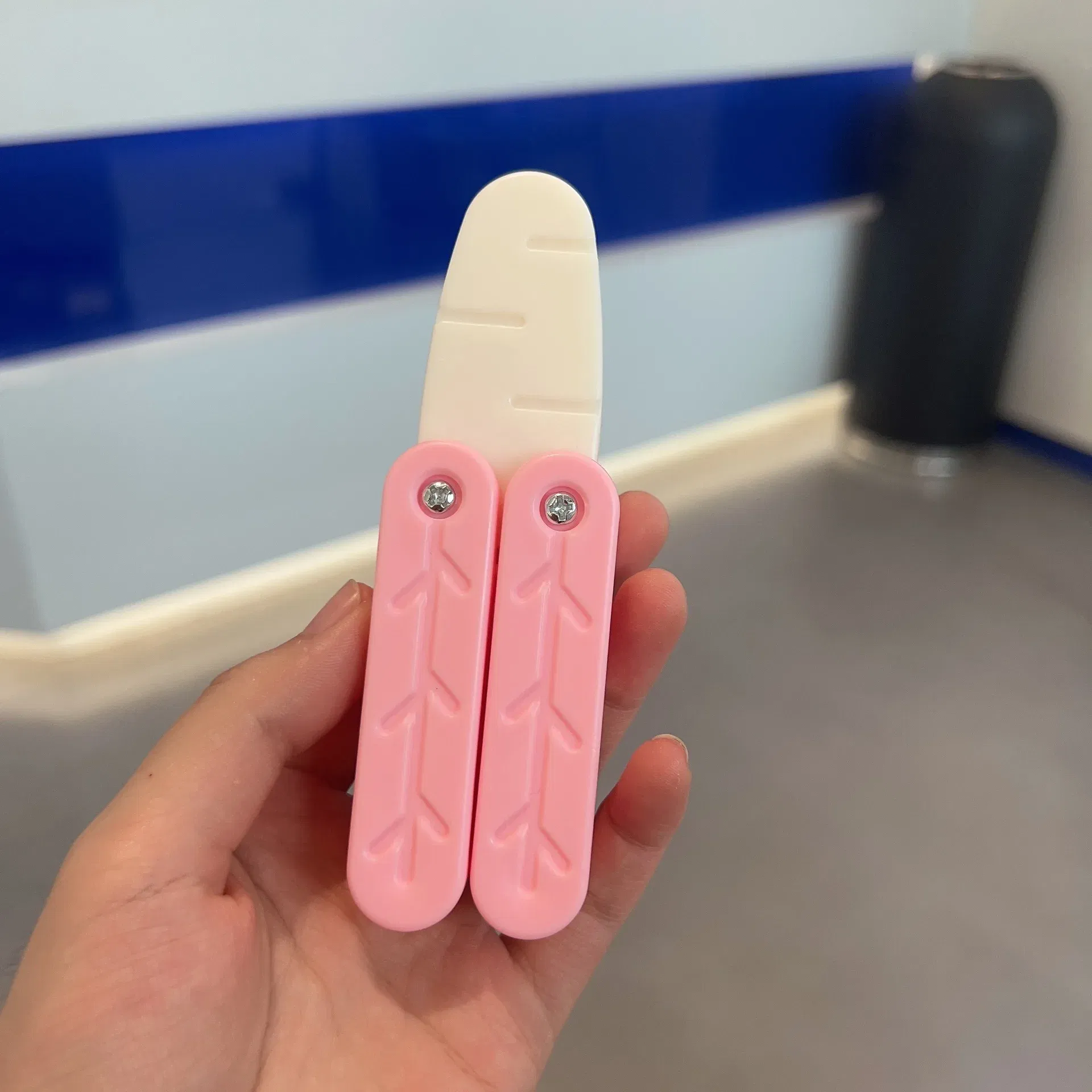 Color: DEEP BLUE, Ships From: CHINA - Gravity Folding Claw Knife Radish Knife 3d Printing Gravity Knife Small Radish Knife Push Card Decompression Fidget Mini Toy