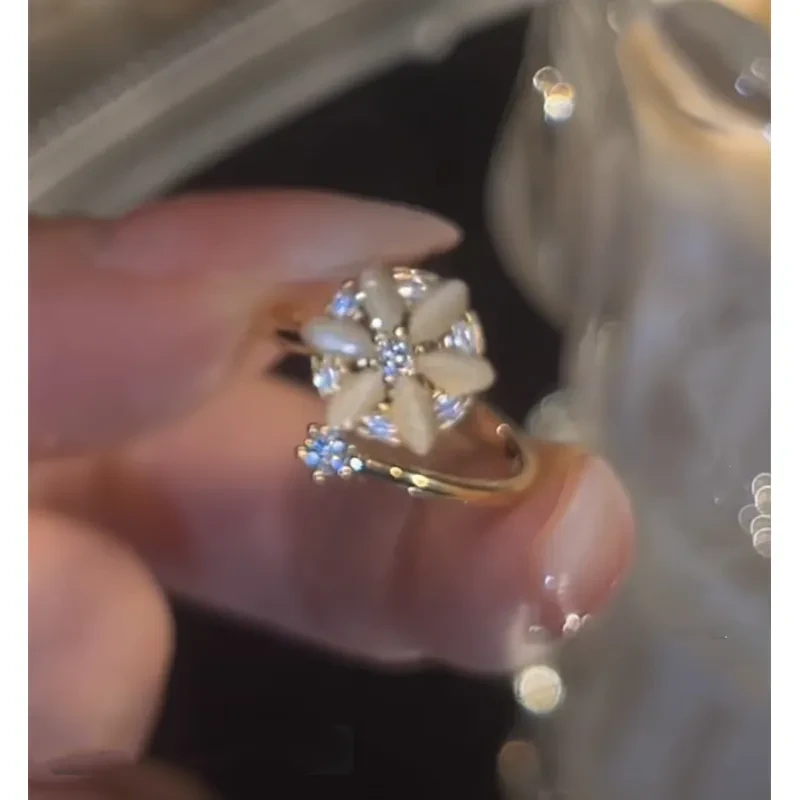 Ladies Fashion Opal Spinning Flower Ring