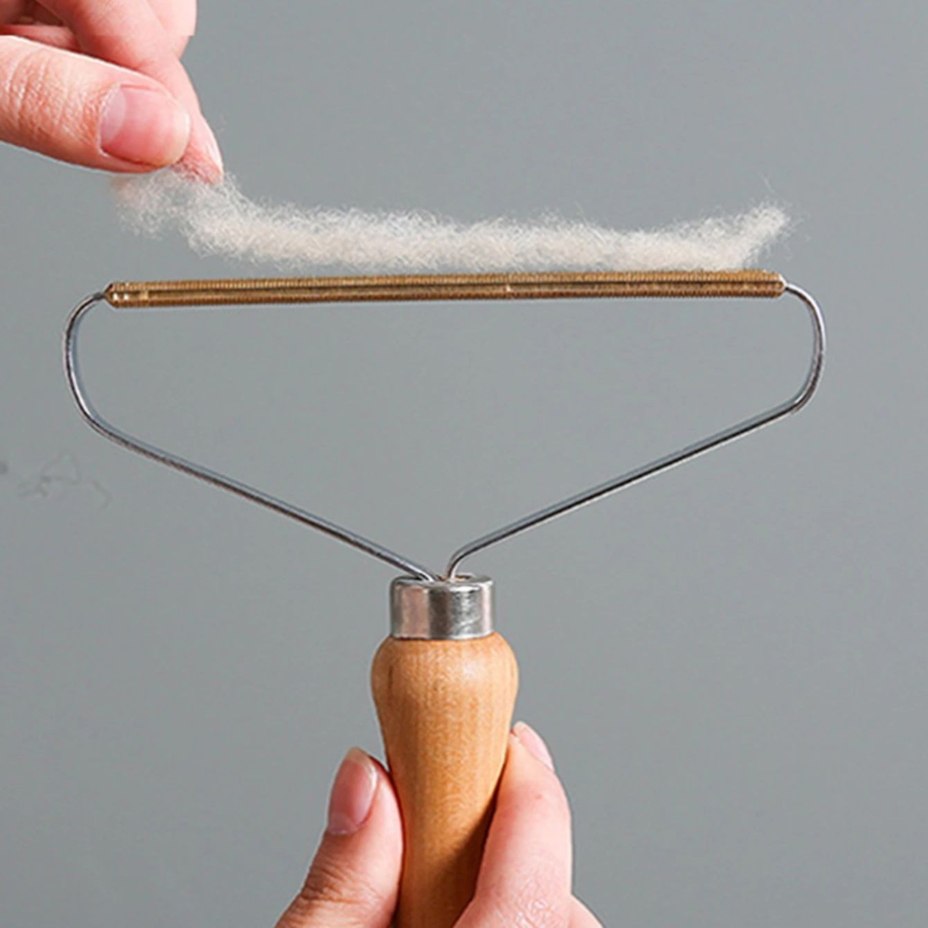 Non-Damaging Double-Sided Clothing Shaver