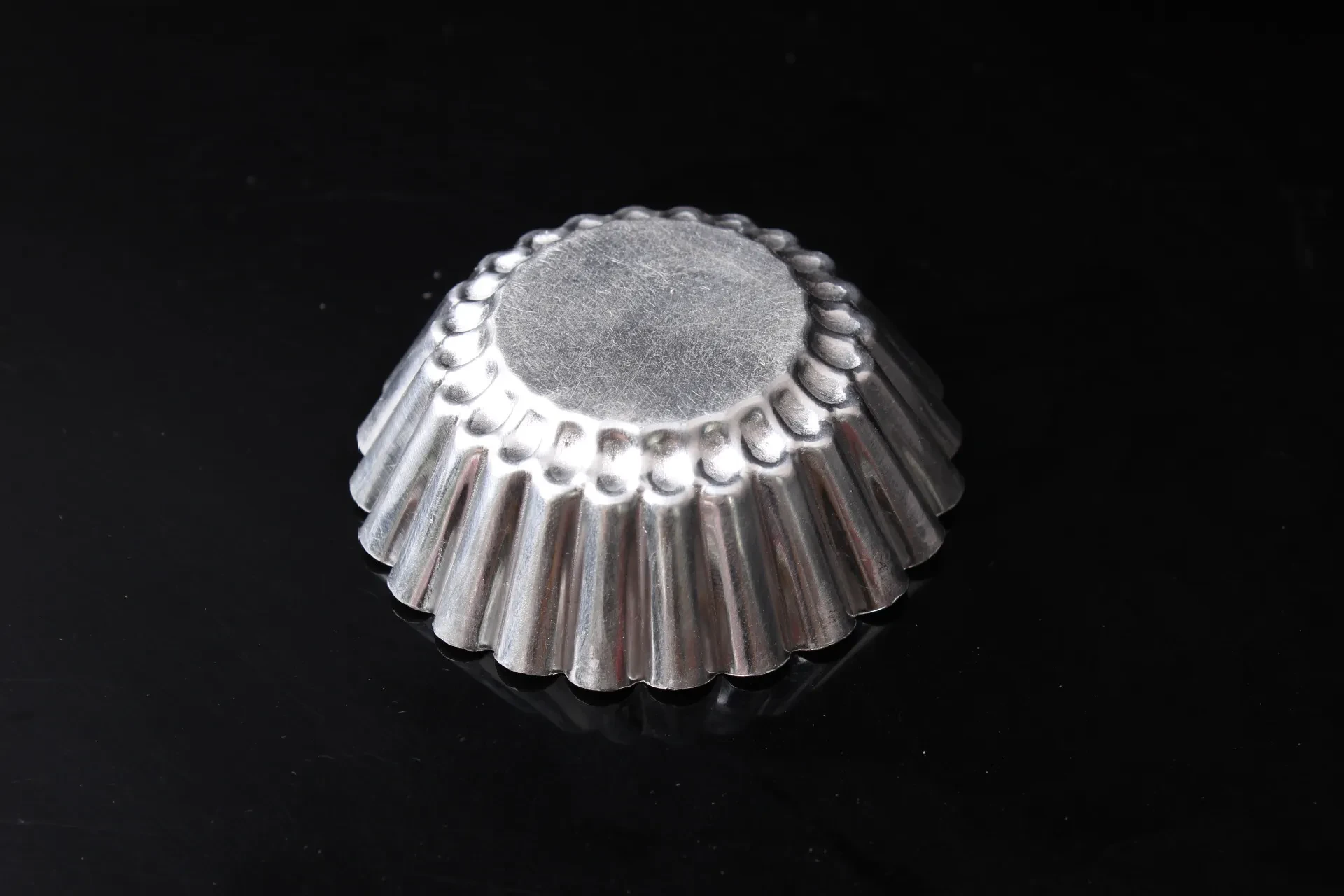 Flat-bottomed egg tart mold