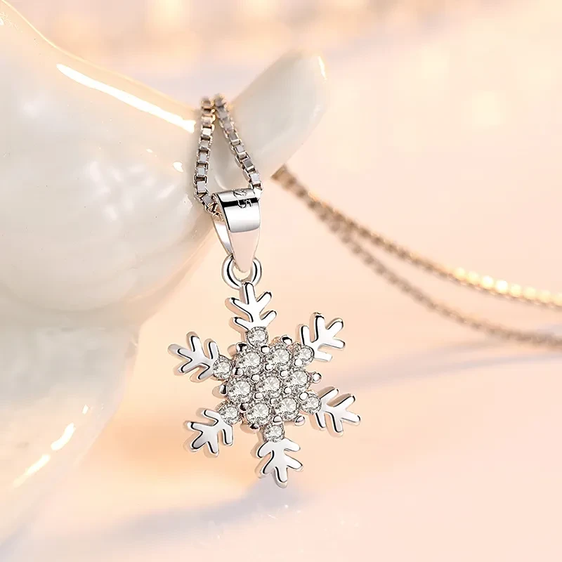 Personalized snowflake pendant
