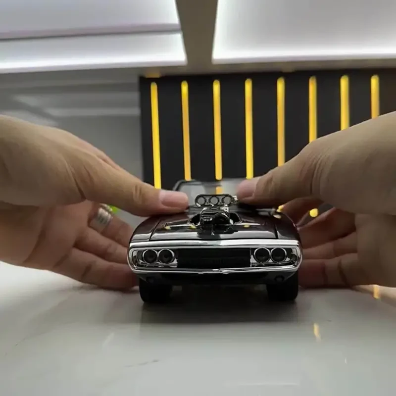 1:32 Scale Classic Alloy Die-Cast Model Car with Opening Doors, Sound & Light Effects