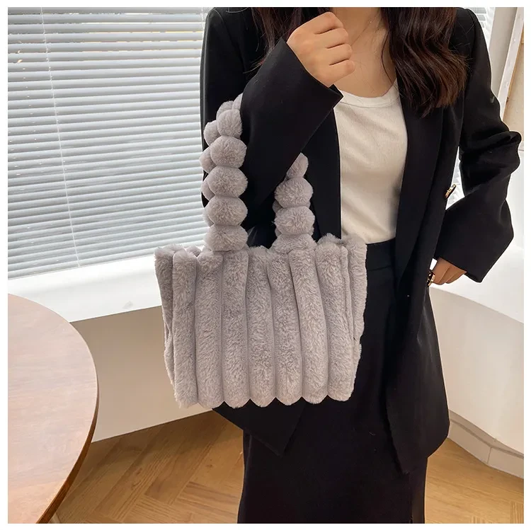 New Fashion One Shoulder Underarm Large Capacity Portable Plush Bag Women