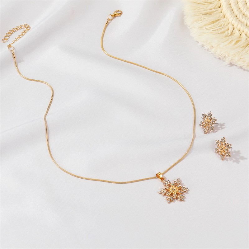 Exquisite Zircon Snowflake Necklace