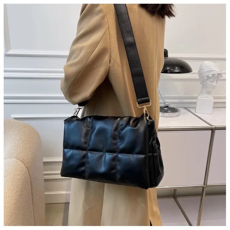 Fashion Retro Lingge Embroidery Thread Large Capacity Cotton Suit Bag For Women