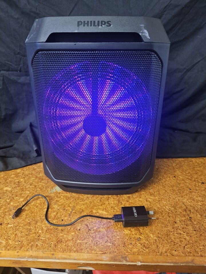 GREAT XMAS PREZZIE IDEA!! PHILIPS CUBE PARTY SPEAKER