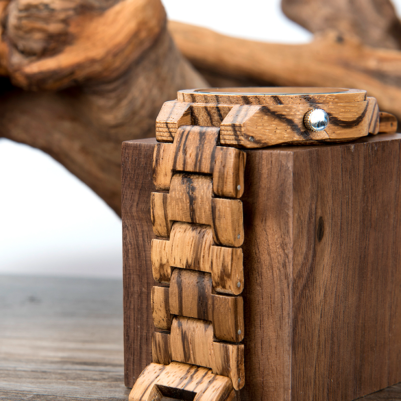 Symbol Pointer Quartz Men's Watch