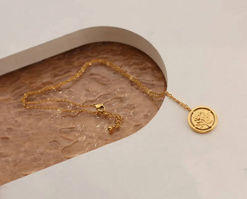 Titanium Steel French Retro Three-dimensional Flower Cutout Rose Necklace Electroplated 18K Gold