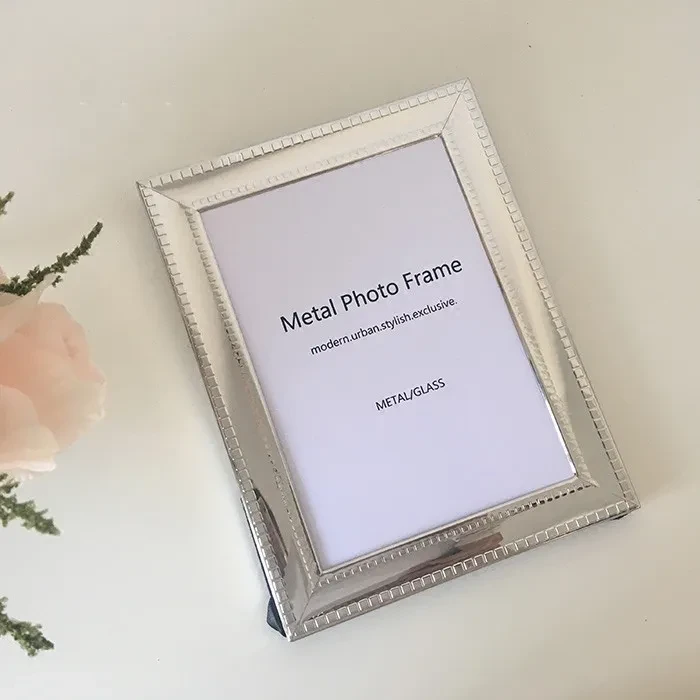 Nordic Light Luxury Golden Wide-brimmed Metal Table Photo Frame