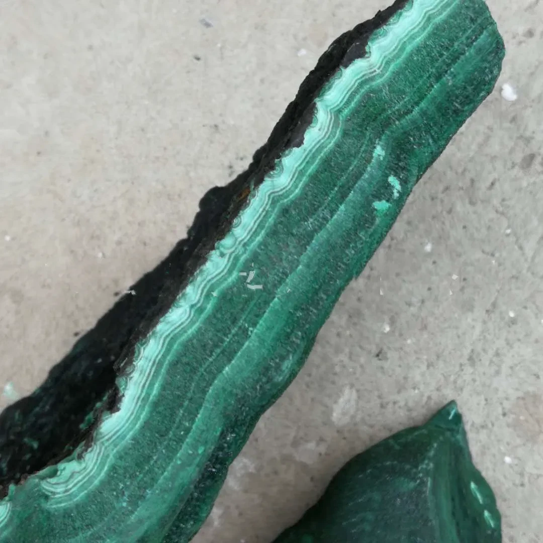 Factory Direct Sale Natural Malachite Rough Stone Phoenix Stone Color Emerald Green Stone Ornamental Stone Rough Wholesale