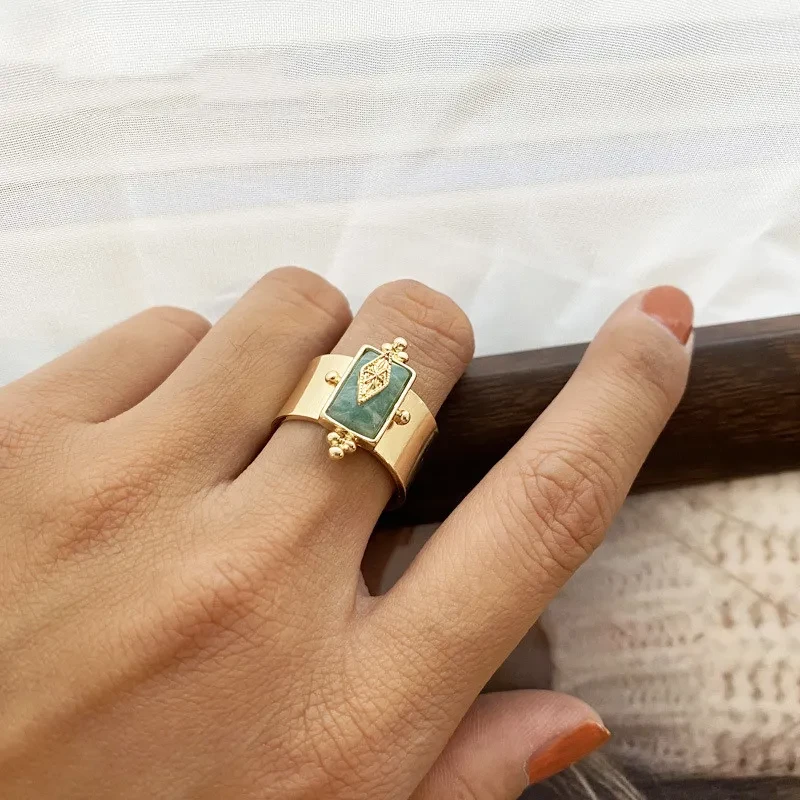 Retro Design Sense Of Star Ring Trend Fashion Golden Natural Stone Geometric Titanium Steel Ring