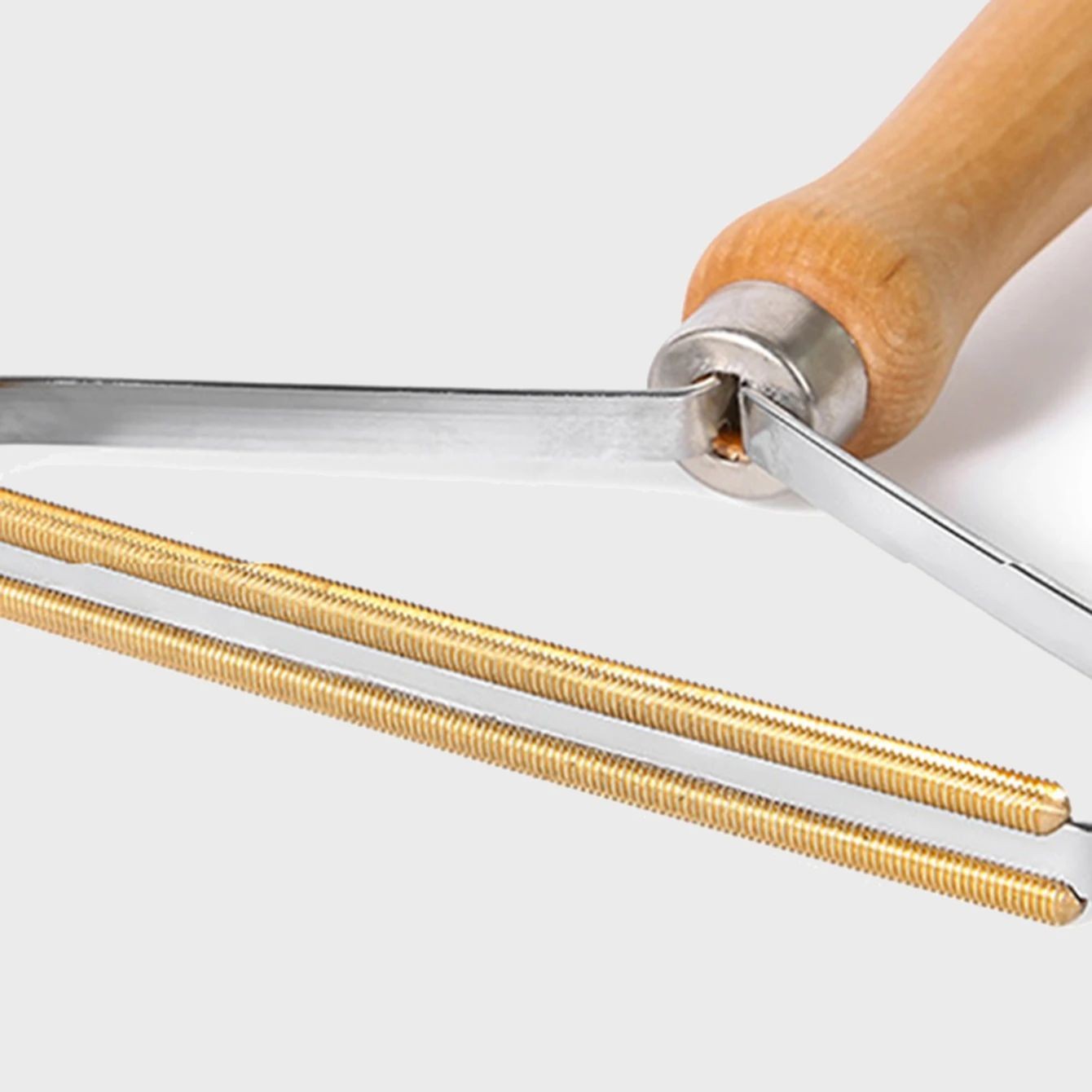 Non-Damaging Double-Sided Clothing Shaver