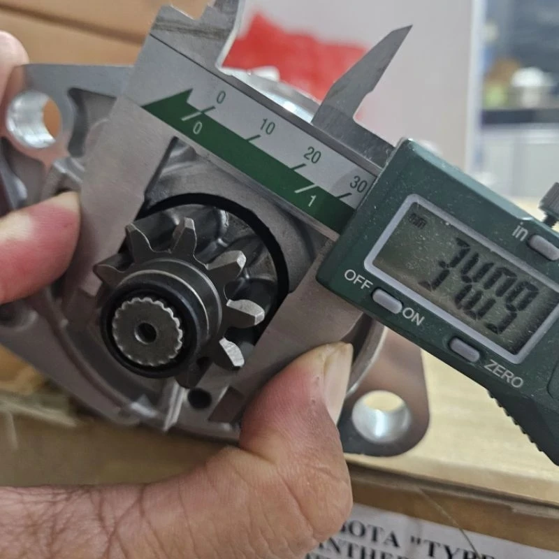 Dinamo Starter Stater Tractor Kubota Kioti 1k371-63011 d-1703 DC60 Dc-60 Yoke Long 12V 2.0KW 9T