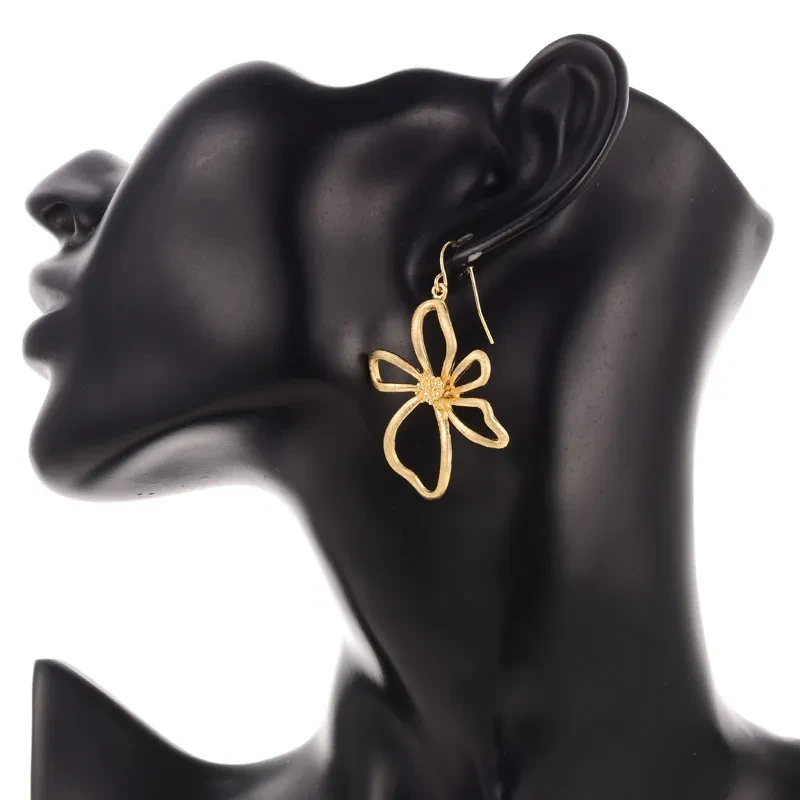 Asymmetric Fashion Simple Metal Earrings