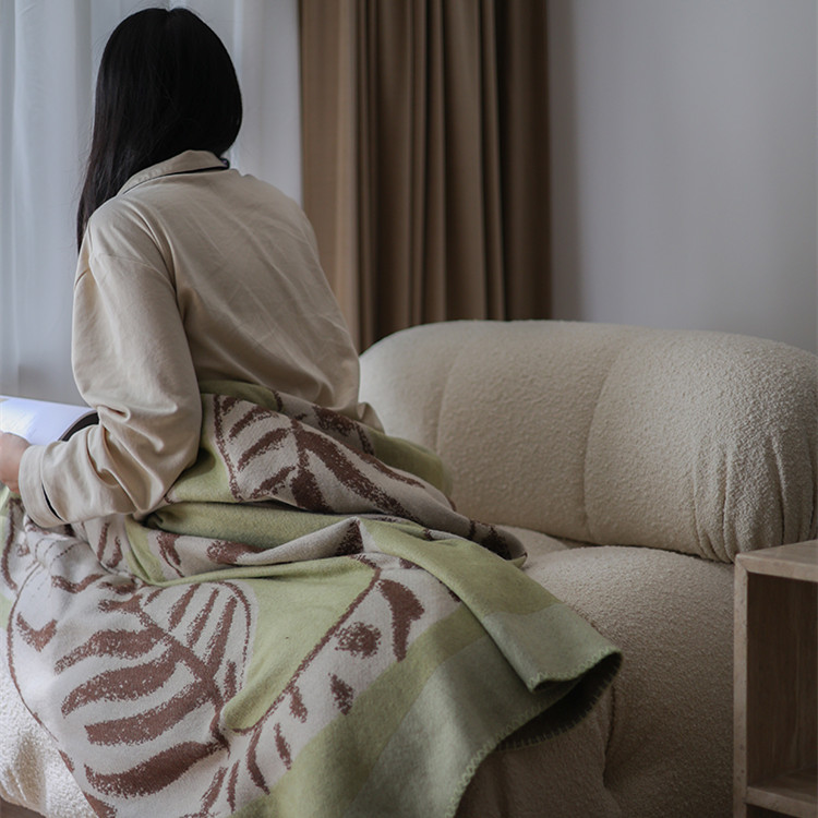 Little Tiger Mianmian Blanket Milk Green Thick Cashmere Leisure