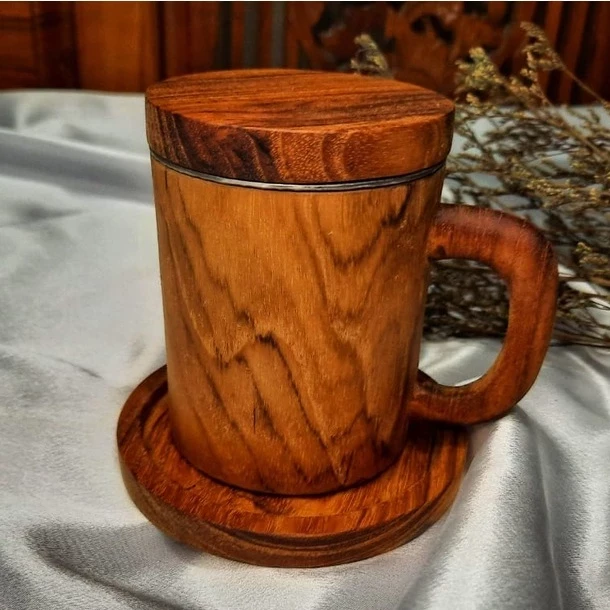 Aesthetic thermos and cup set made of teak wood coated with stainless steel