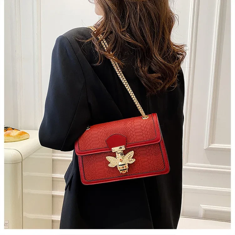 Fashionable Stylish Chain Shoulder Trendy Retro Messenger Bag